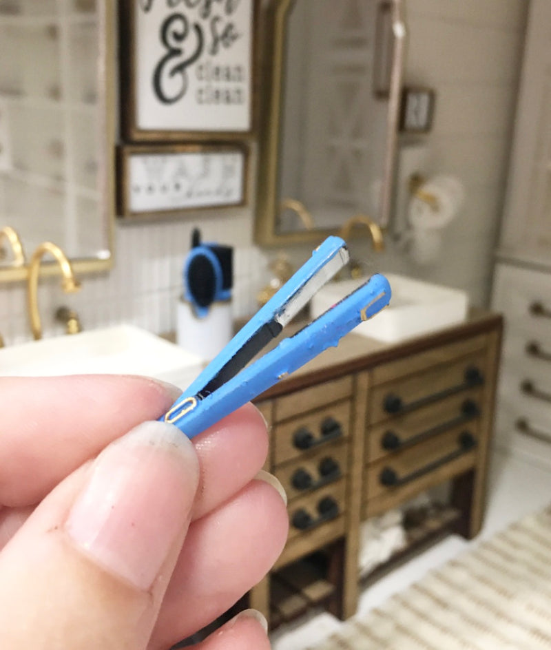 1:12 Scale | Miniature Farmhouse Blue Hair Straighter