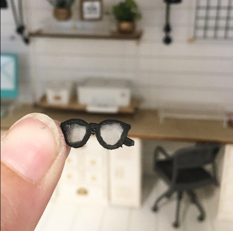 1 :12 Scale | Miniature Farmhouse Dollhouse Office Sunglasses Clear Black