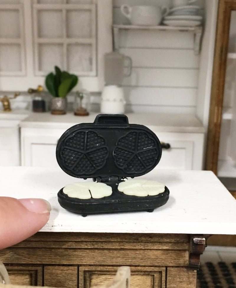 1:12 Scale | Miniature Dollhouse Waffle Maker with Heart Waffles