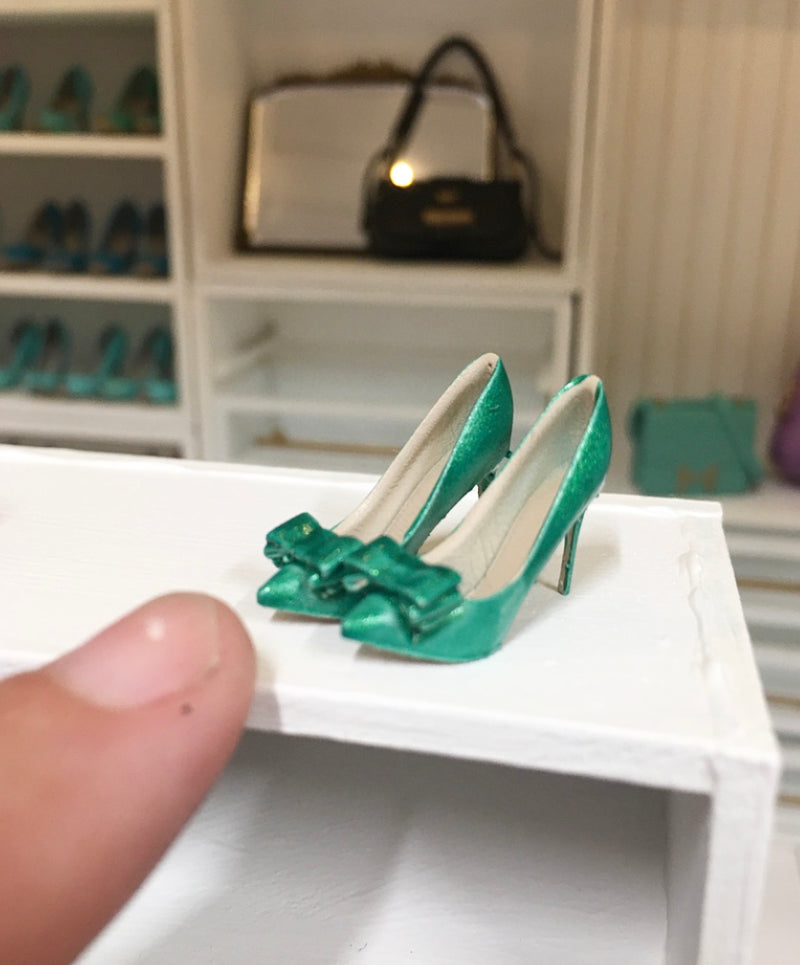 1:12 Scale | Miniature Farmhouse Shoes Bow Pumps emerald