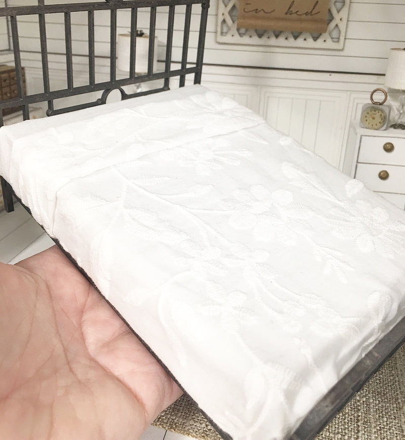 Miniature 1:12 | Farmhouse bed linen & Sheet White Flowers