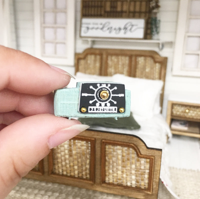 1:12 Scale | Miniature Farmhouse Mini Mint Radio
