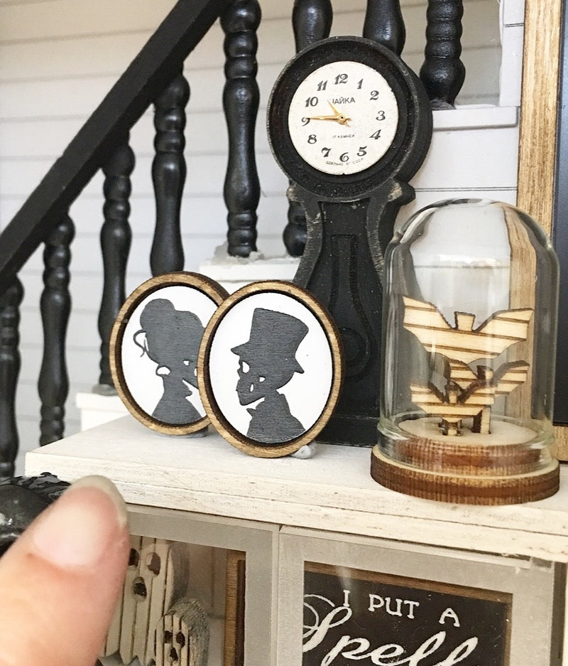 1:12 Scale | Miniature Farmhouse Halloween Skeleton Couple Oval Signs