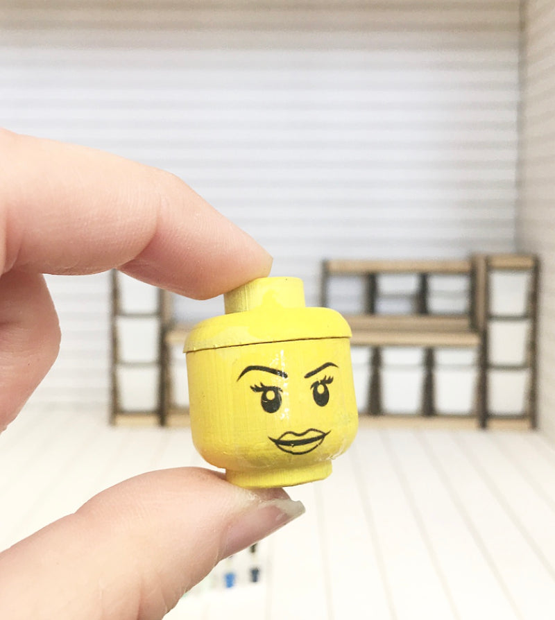 1: 12 Scale | Miniature Dollhouse 1:12  yellow head sorter